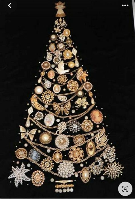 Jewel Christmas, Old Jewelry Crafts, Jeweled Christmas Trees, Costume Jewelry Crafts, Vintage Jewelry Ideas, Vintage Jewelry Repurposed, Jeweled Christmas, Jewelry Christmas Tree, Christmas Tree Art