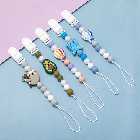 Dummy Clips Diy How To Make, Beaded Pacifier Clip Diy, Pacifier Clip Silicone Beads, Diy Silicone Bead Pacifier Clip, Silicone Teethers Diy, Porta Chupetes Ideas, Dummy Clips Diy, Silicone Bead Pacifier Clip, Pacifier Clip Diy