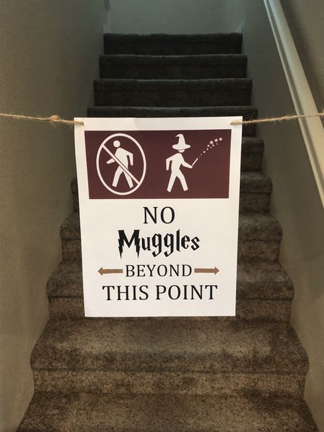 No Muggles Beyond This Point DIY sign. Harry Potter Door Decorations, Harry Potter Door, Beware Sign, Harry Potter Marathon, Hall Decoration, Sixth Birthday, Ministry Of Magic, Event Ideas, Diy Signs