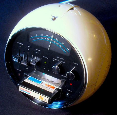 1972 WELTRON 8 Track Cassette Player With AM/FM Radio1970s I still have mine and it works Old Radio, Radio Vintage, Retro Gadgets, Retro Radio, Antique Radio, Old Radios, Cassette Player, Record Players, Vintage Radio