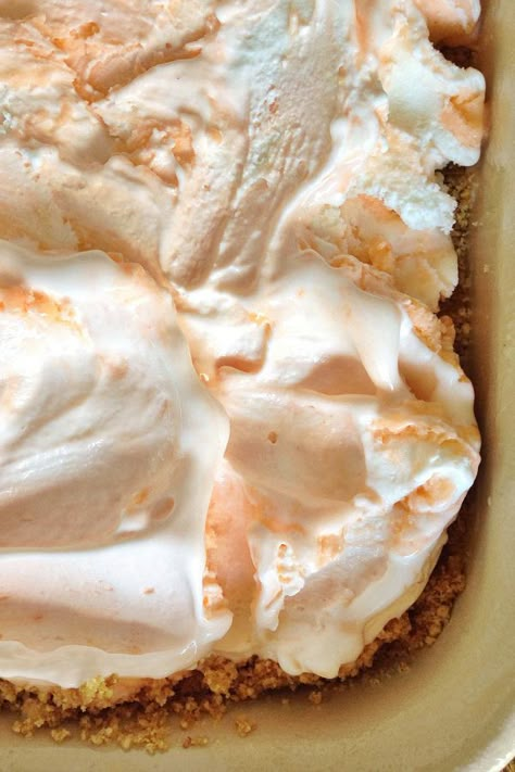 Orange Creamsicle Freezer Dessert from @sandycoughlin | ReluctantEntertainer.com Frozen Desserts Make Ahead, Dinner Board Ideas, Freezer Desserts Recipes, Dessert Orange, Freezer Desserts, Dessert Holiday, Happy Labor Day Weekend, Dinner Board, Frozen Daiquiri