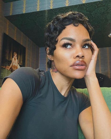 Finger Waves Short Hair, Natural Hair Short Cuts, Short Hair Black, Short Hair Pixie Cuts, Teyana Taylor, Short Sassy Hair, Sassy Hair, Relaxed Hair, Short Hair Styles Pixie