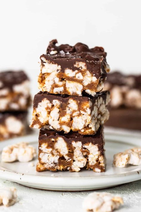 Rice Cake Magic Bars - Fit Foodie Finds Greek Yogurt Cheesecake, Cake Magic, Frozen Yogurt Bark, Fit Foodie Finds, Magic Bars, Fit Foodie, Peanut Butter Honey, Magic Cake, Rice Crispy Treats