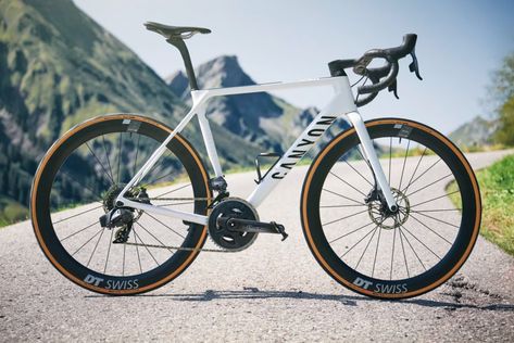 Canyon's Ultimate range receives a spruce up for 2021 - Cycling Weekly Canyon Ultimate, Canyon Bike, Bike Technology, Best Road Bike, Trial Bike, Cycling Race, Canyon Road, Gravel Bike, Cool Bicycles