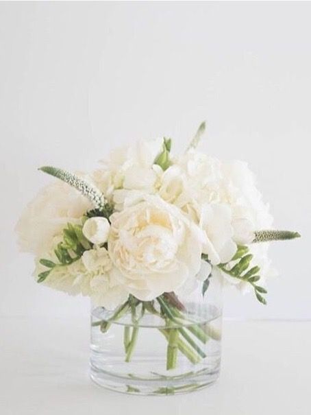 Mini White Flower Arrangements, Small White Floral Arrangements, Small White Flower Arrangements, Boutonnière Ideas, Wedding Reception Layout, White Floral Arrangements, Small Flower Arrangements, White Flower Arrangements, Table Wear