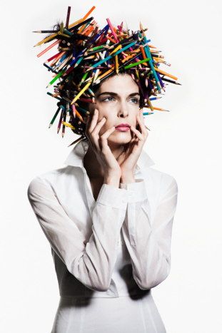 pencil nest hairdo Muse Magazine, Costume Carnaval, Avant Garde Hair, Crazy Hats, Futuristic Fashion, Recycled Fashion, Crazy Hair Days, Crazy Hair, Beauty Inspiration