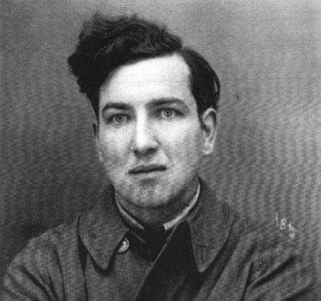 5 Must-Read Books By British Writer Robert Graves Autobiography Writing, Slapstick Humor, Future Society, Robert Graves, Literary Criticism, The Giants, Speculative Fiction, Bygone Era, British History