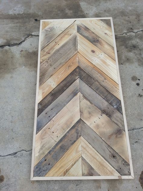 Chevron Side Table, How To Make A Chevron Pattern With Wood, Pallet Wood Table Top, Diy Rustic Coffee Table, How To Carve Wood, Table Chevron, Pallet Wood Coffee Table, Rustic Furniture Diy, Wood Table Diy