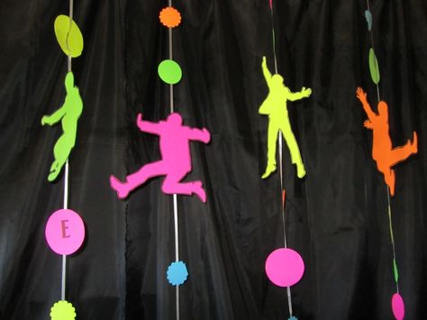 Beatles Party Decorations, Ideas For Party Decorations, Party Decorations For Adults, Beatles Themed Party, Beatles Birthday Party, Beatles Birthday, Beatles Party, Dance Party Birthday, Orange Party