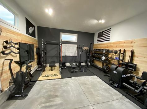 Crossfit Garage Gym, Gym Basement, Home Made Gym, Home Gym Basement, Gym Garage, Dream Gym, Dream Home Gym, Mini Gym, Workout Room Home