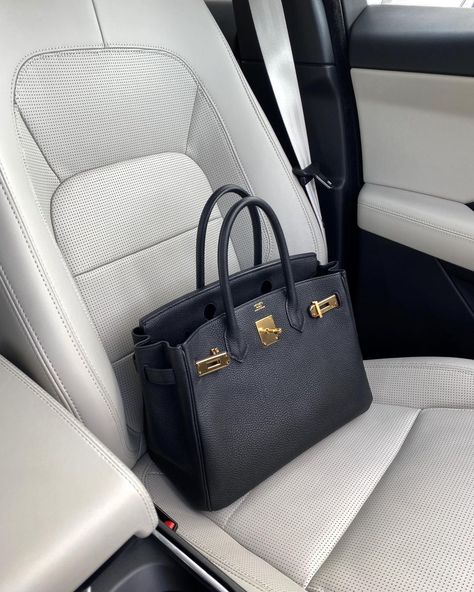 Birkin 30, Bag Obsession, Luxury Purses, Fancy Bags, Birkin 25, Bags Aesthetic, Neutral Fashion, Celine Bag, Hermes Bags