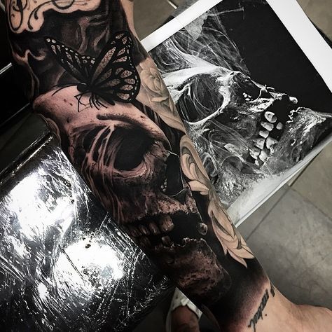 Arm Cover Up Tattoos, Wörter Tattoos, Mangas Tattoo, Skull Rose Tattoos, Skull Girl Tattoo, Hyper Realistic Tattoo, Skull Sleeve Tattoos, Skull Sleeve, Realistic Tattoo Sleeve