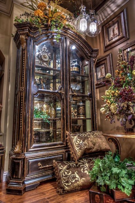 Tuscany Decor, Tuscan Design, Tuscan House, Mediterranean Decor, World Decor, Tuscan Decorating, Display Cabinets, Tuscan Style, A Living Room