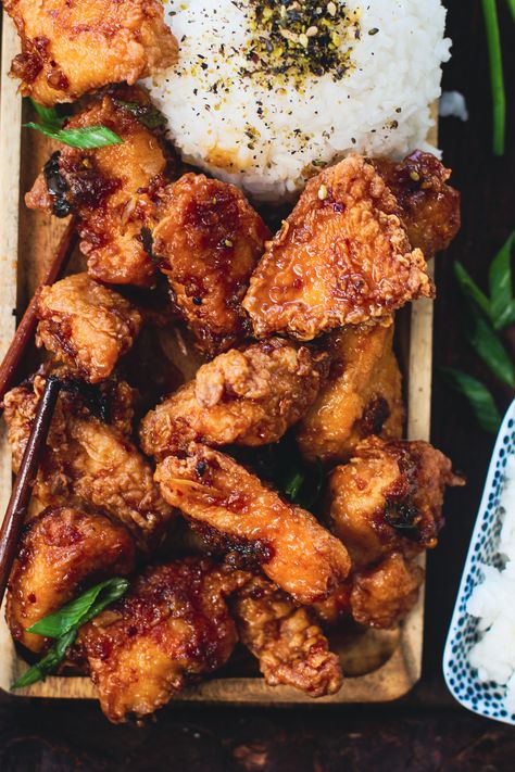 Hawaiian Fried Garlic Chicken Crispy Hawaiian Chicken, Garlic Chicken Hawaiian Style, Fried Noodles Recipe Hawaiian, Hawaiian Potluck Dishes, Authentic Hawaiian Food Recipes, Hawaiian Garlic Chicken, Hawaiian Fried Chicken, Hawaiian Food Recipes, Hawaiian Meals