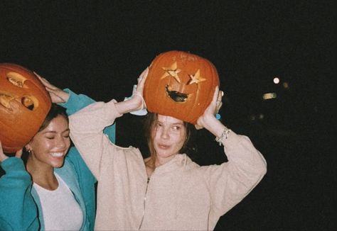 Pumpkin Carving Aesthetic Friends, Carving Pumpkins Aesthetic With Friends, Pumpkin Head Pictures, Pumpkin Head Photo Shoot, Pumpkin Head Photoshoot Friends, Pumpkin Head Photoshoot, Handmade Halloween Costumes, Good Friends Are Like Stars, Halloween Photography