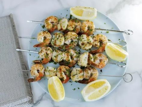 Get Herby Grilled Shrimp and Scallop Skewers Recipe from Food Network Scallop Skewers, Main Dishes For Dinner, Buttery Garlic Shrimp, Dishes For Dinner, Quick Appetizer, Easy Main Dishes, Shrimp Skewers, Quick Appetizers, Garlic Shrimp