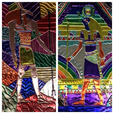 from For the Love of Art blog: stunning 6th Grade: Egyptian Metal Designs use tooling foil and colored sharpies. Special Needs Art, Egyptian Crafts, Istoria Artei, Art Lessons Middle School, 6th Grade Art, 5th Grade Art, Egypt Art, Homeschool Art, Ancient Egyptian Art