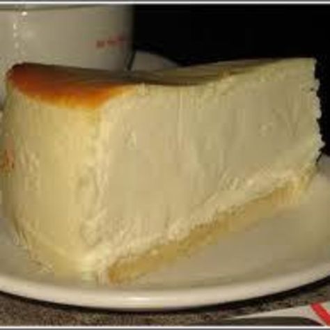 Junior's Cheesecake Jr Cheesecake Recipe, Juniors Cheesecake, Butter Pound Cake, Downtown Brooklyn, New York Style Cheesecake, Leftover Cake, New York Cheesecake, Bon Appetite, Snow Cones