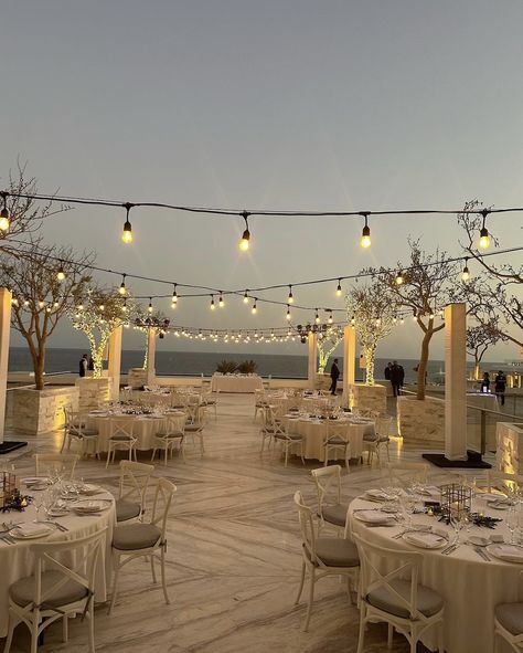 Summer Wedding Venue Ideas, Wedding By Water, Simple Wedding Venues, Marriage Place, Wedding Scenery, Luxury Beach Wedding, Outdoor Beach Wedding, Dream Marriage, Dream Wedding Reception