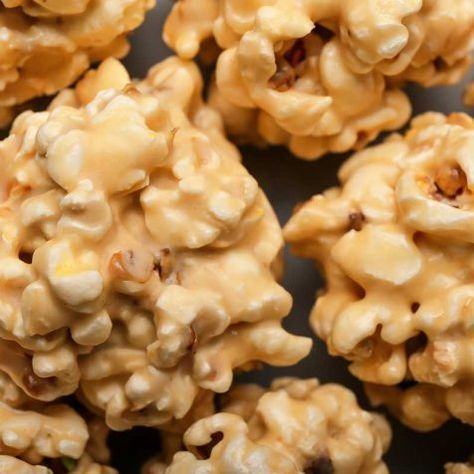 Maple Popcorn Balls, Soft Caramel Popcorn Balls, Popcorn Balls No Corn Syrup, Old Fashioned Popcorn Balls Recipes, Butterbeer Popcorn, Maple Balls, Maple Popcorn Recipe, Soft Caramel Popcorn, Marshmallow Drink