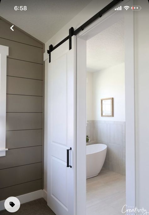 Interior Door Paint Colors, Interior Door Color, Vstupná Hala, Bathroom Barn Door, Painted Interior Doors, Bathroom Paint Colors, Bedroom Paint Colors, Bedroom Doors, Interior Barn Doors