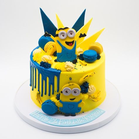 We loved turning one of our favourite movies into a cake! 8 inch (15 cm) cake covered in buttercream and topped with chocolate shards, drip, macarons and of course our two favourite Minions! Minion Birthday Cake Buttercream, Minion Cake Design, Chocolate Shards, Minion Cakes, Minions Cake, Slab Cake, Drop Cake, Minion Birthday Cake, Bee Cakes