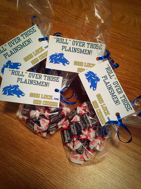 Spirit Gifts from my cheerleaders to our football players! Cheer Gifts For Football Players, Football Game Snacks For Players, Football Goody Bags, Goody Bag Ideas, Football Favors, Football Candy, Goodie Bag Ideas, Football Treats, Football Player Gifts