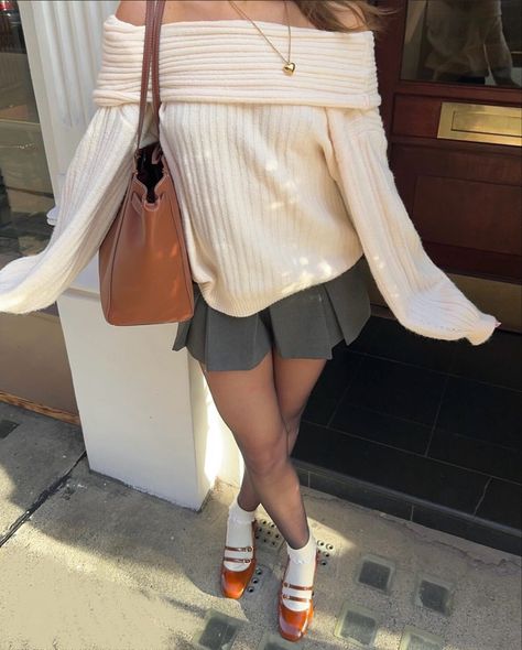 #fashion #sweater #outfit #winter #womenfashion #women2024 Beige Mini Skirt Outfit, Jumper And Skirt, Mini Skirts Fashion, Skirt Outfit Fall, Jumper Outfit, Winter Skirt Outfit, Miniskirt Outfits, Warm Outfits