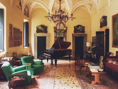 Call Me By Your Name House, Italian Villa Interior, Italy House, Design Café, Italian House, Italian Interior Design, Italian Interior, Call Me By Your Name, Italian Home