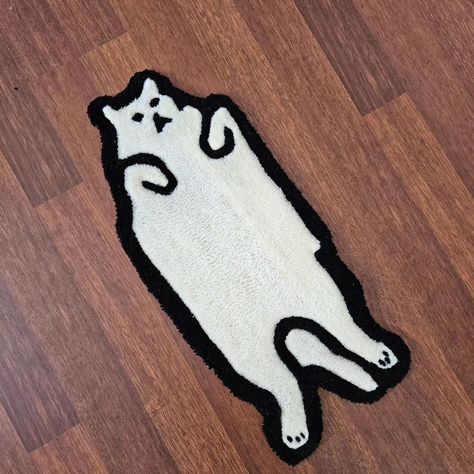 Cute cat tufted rug Cat Tufted Rug, Rug Tufting, Cat Rug, Beautiful Objects, Rug Ideas, Rug Art, Carpet Design, Punch Needle, Tufted Rug