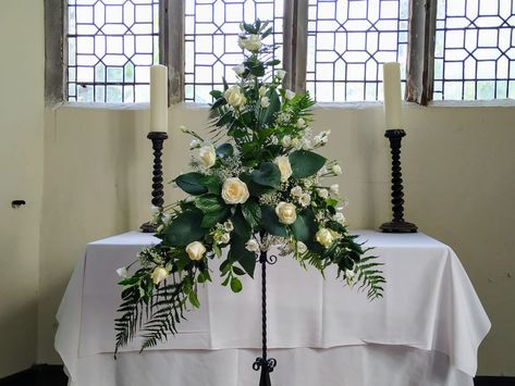 Wedding flowers. Asymmetric triangular arrangement of white roses. Free standing pedestal arrangement. Symmetrical Flower Arrangement, Triangle Flower Arrangement, Asymmetrical Flower Arrangement, Pyramid Flower Vase, Asymetrical Triangle Flower Arrangement, Flower Arrangement Wedding, Wedding Flower Arrangements, Flower Arrangement, White Roses