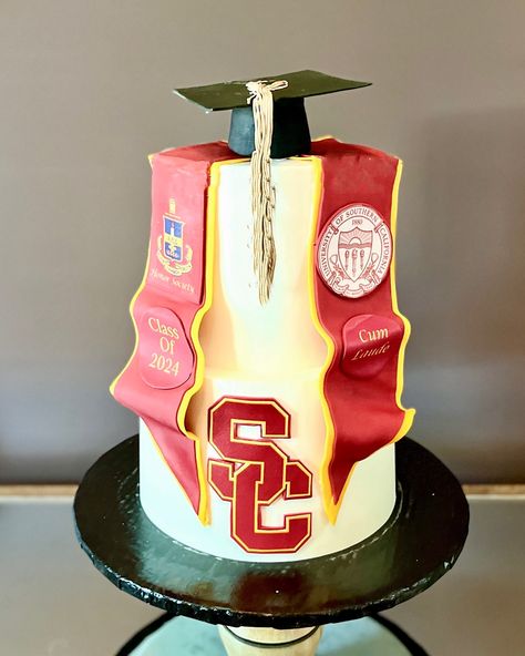 Congratulations, Grad! . . . #gradcake #graduation #graduationcake #sofc #uofsc #usc #collegegradcake #metuchennj #celebrateeverything #gradcap #graduationday #edisonnj Usc Grad Party, Usc Cake, Usc Graduation, Honor Society, University Of Southern California, 2025 Vision, Grad Cap, Graduation Cakes, Grad School