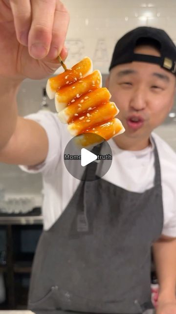 5,384 likes, 58 comments - chefchrischo on March 27, 2024: "Rice cake skewer 🍢👨🏻‍🍳🔥 Tteok = Rice cake Ggochi = Skewer This is my all time FAVORITE Korean street growing up. What’s your fav Korean street food?". How To Cook Korean Rice Cake, Rice Cakes Korean, Korean Rice Cake Recipe, Rice Cake Skewers, Korean Rice Cake, Korean Street Food Recipes, Korean Recipes, Korean Street Food, Bulgogi