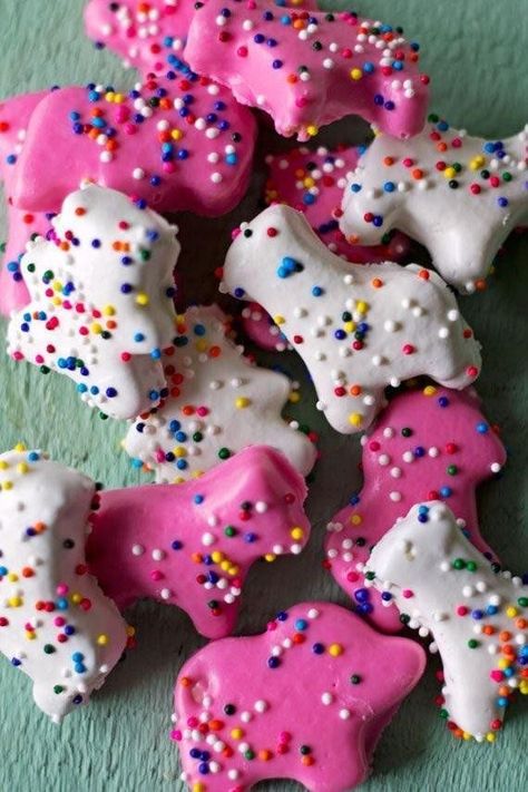 @ItsFoodPorn : Frosted Animal Crackers. https://t.co/N1Tqzntngf Circus Animal Cookies, Circus Animal Cookie, Birthday Snacks, Animal Cookies, 9th Birthday, Cookie Desserts, Unicorn Birthday, Unicorn Party, Sweets Treats