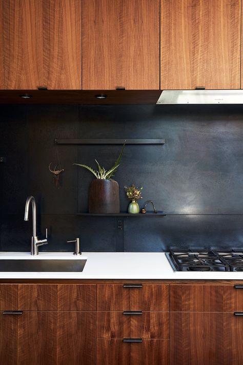 10 Backsplashes That Add a Touch of Flair to the Kitchen - Dwell Metal Backsplash, Brick Backsplash Kitchen, Modern Kitchen Backsplash, Black Appliances Kitchen, Modern Kitchen Renovation, Black Backsplash, Beadboard Backsplash, Metallic Backsplash, Kitchen Backsplash Designs