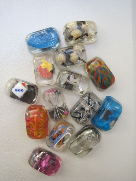 Resin Magnets, Trash Art, 카드 디자인, Diy Resin Crafts, New Uses, Upcycled Crafts, Recycled Crafts, Summer Crafts, Homemade Christmas