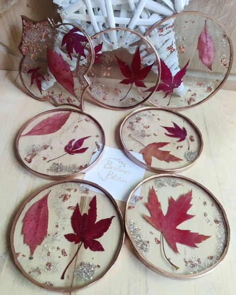 Autumn Resin Crafts, Resin Leaf Art, Autumn Resin Art, Fall Resin Crafts, Epoxy Resin Countertop, Resin Leaves, Autumn Projects, Diy Projects For Men, Crystal Clear Epoxy Resin