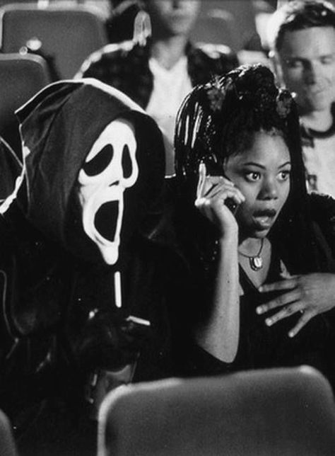 Regina Hall Scary Movie, Scary Movie 1, Brenda Meeks, Regina Hall, Natural Hair Short Cuts, Humor Inappropriate, Funny Horror, Horror Show, Harry Styles Wallpaper