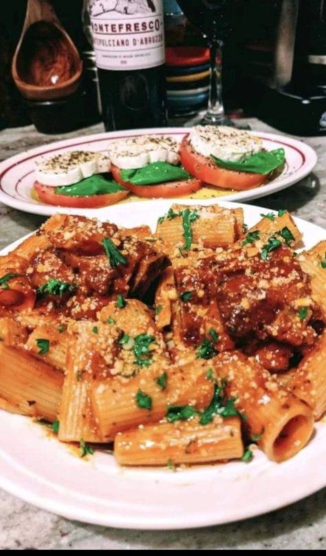 Garlic In Olive Oil, Tomatoes Sauce, Sausage Ragu, Classic Italian Pasta, Marzano Tomatoes, White Bean Soup Recipes, Pasta Lasagna, Stanley Tucci, Italian Pasta Dishes