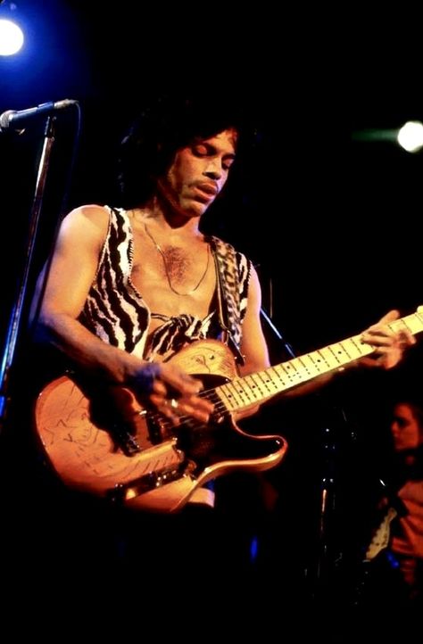 Prince 1979, Prince Performing, Purple Army, Prince Photos, Prince Musician, Prince Tribute, I Want U, Roger Nelson, Prince Rogers Nelson