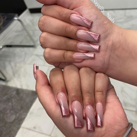 Creative French Tips, Trendy French Tip Nails, Tip Nails Designs, Gold French Tip, Gold Chrome Nails, Trendy Lifestyle, Board Wallpaper, Rose Gold Chrome, Chrome Nails Designs