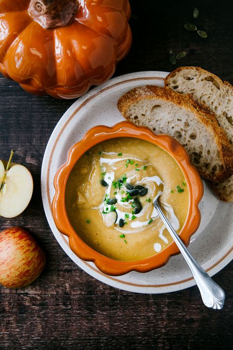 Pumpkin, Apple & Ginger Soup Best Pumpkin Soup Recipe, Pumpkin Apple Soup, Dried Apple Chips, Ginger Soup, Apple Soup, Pumpkin Soup Recipe, Vegan Apple, Fall Soups, Pumpkin Apple