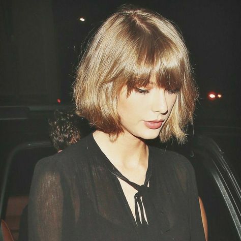 Taylor Swift Short Hair, Short Hair Era, Mama Swift, Taylor Icons, Short Hair Inspo, God Mother, Taylor Pics, Taylor Swift Aesthetic, Hair Icon