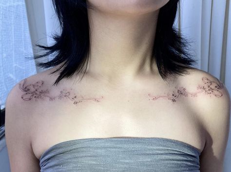 ig @cutyboyoi Henna On Collar Bone, Types Of Tattoo Shading, Loona Tattoo, Collar Tattoo, Front Shoulder Tattoos, Clavicle Tattoo, Collarbone Tattoo, Funky Tattoos, Full Body Tattoo