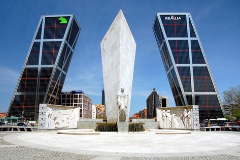 Plaza De Castilla is listed (or ranked) 43 on the list The Greatest Architectural Marvels On Earth Philip Johnson Architecture, Philip Johnson, Unusual Buildings, Walter Gropius, The Two Towers, Financial District, Twin Towers, Unique Architecture, Modern Buildings