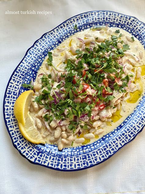 Almost Turkish Recipes: Antalya Bean Salad (Antalya Usulü Piyaz) Turkish Barbecue, Turkish Mezze, Green Lentil Salad, Grilled Meatballs, Bean Salads, Green Lentils, Lentil Salad, Tahini Sauce, Cannellini Beans