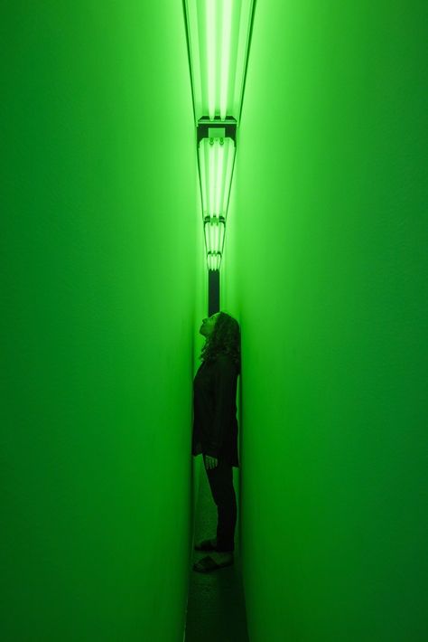 Claustrophobia Aesthetic, Bruce Nauman, Green Corridor, Dark Green Aesthetic, Interactive Installation, Green Photo, Decoration Originale, Foto Art, Aesthetic Colors