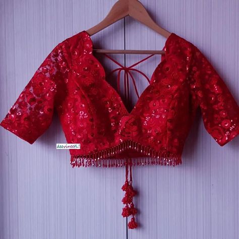 Net Red Saree Blouse Designs, Latest Elbow Length Blouse Designs, Red Net Blouse Designs Latest, Scallop Neckline Blouse, Red Blouses Design, Red Net Saree Blouse Design, V Design Blouse, Red Net Blouse Designs, V Neck Blouse Indian Lehenga