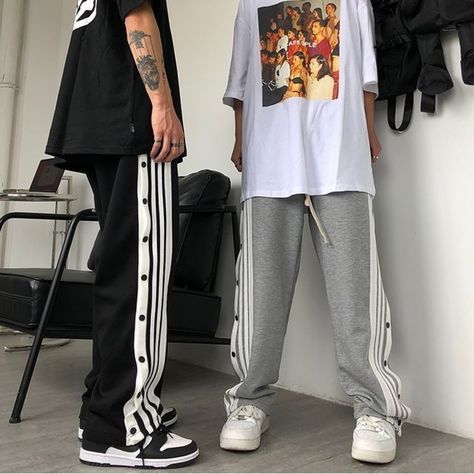 Street Wear Male, Mens Joggers Outfit, Sporty Outfits Men, Hip Hop Joggers, Jordan 1 Outfit, White Platform Sneakers, Pants Outfit Men, Hype Clothing, Black Men Fashion Swag