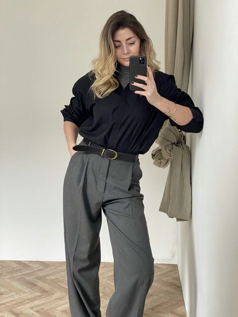 Masculine Girl, Masculine Outfits, Female Pants, Style Wide Leg Pants, Masculine Fashion, Layered Shirts, Pants Vintage, New Office, Straight Trousers